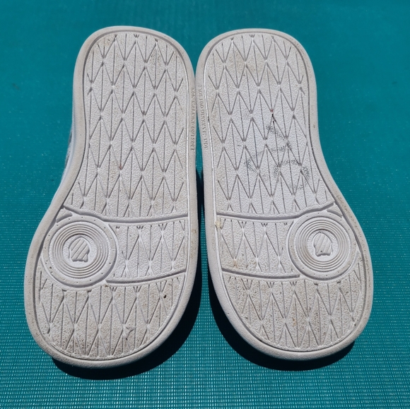 K-Swiss Classic All White Sneaker Sz 6 Toddler - Picture 4 of 5